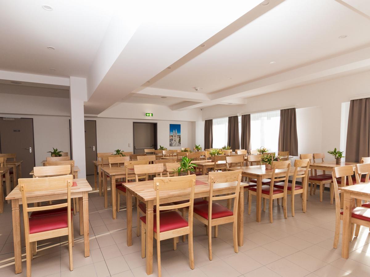 Winbudget "Bed&Breakfast" Винер-Нойштадт Экстерьер фото