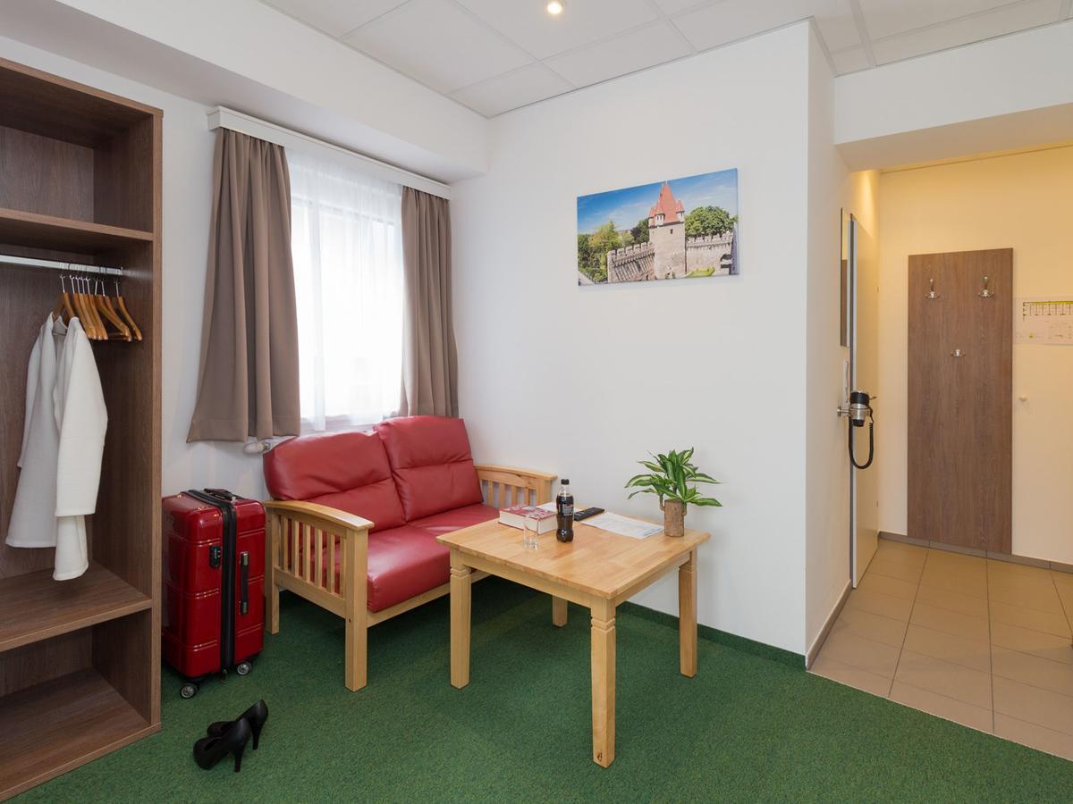 Winbudget "Bed&Breakfast" Винер-Нойштадт Экстерьер фото