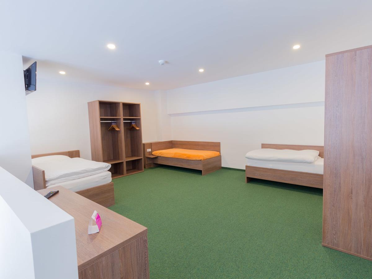 Winbudget "Bed&Breakfast" Винер-Нойштадт Экстерьер фото