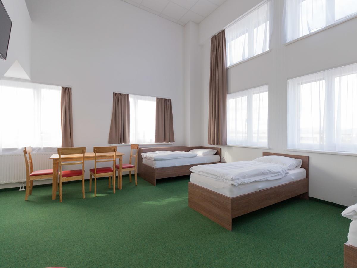 Winbudget "Bed&Breakfast" Винер-Нойштадт Экстерьер фото